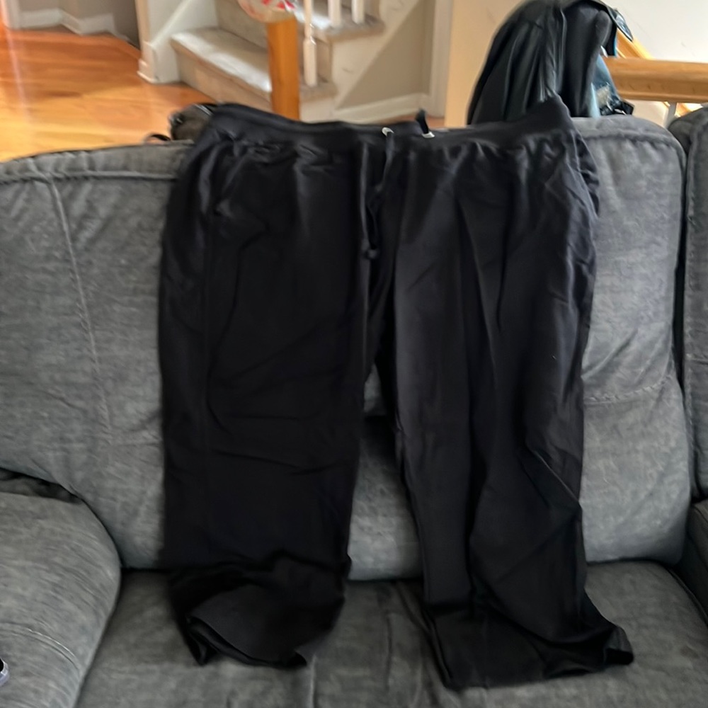 Brand new workout tags black capri sweatpants size XXL.